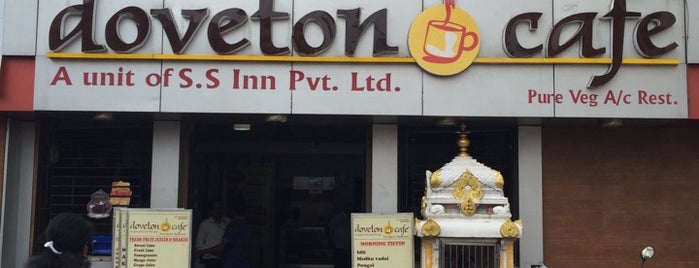 Doveton Cafe is one of Tempat yang Disukai Jayant.