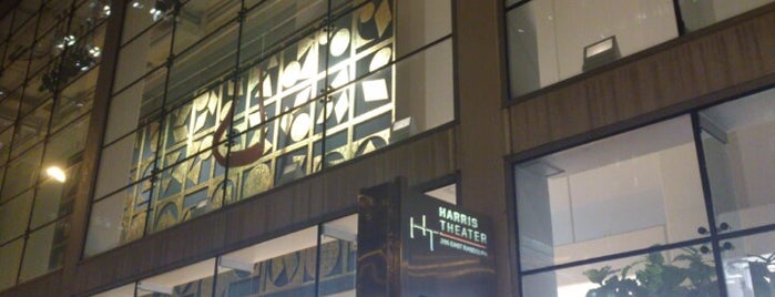 Harris Theater is one of Lugares favoritos de Chris.