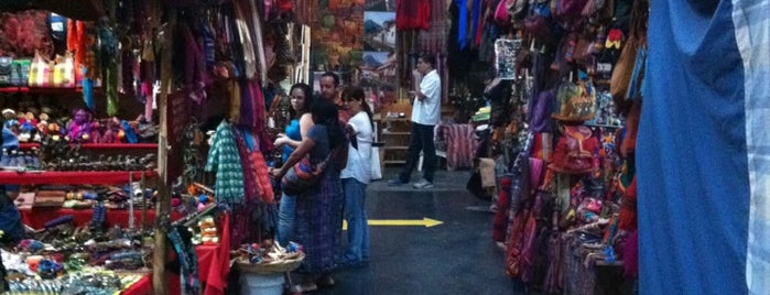 Mercado de Artesanias is one of Tempat yang Disukai Gabi.