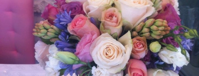 ROSE BY ROSE flower shop is one of Tempat yang Disimpan Karen 🌻🐌🧡.