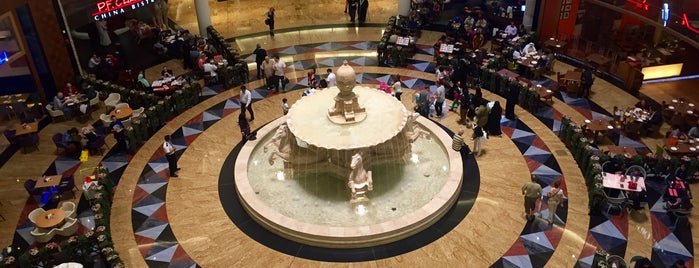 Mall of the Emirates is one of CaliGirl'in Beğendiği Mekanlar.