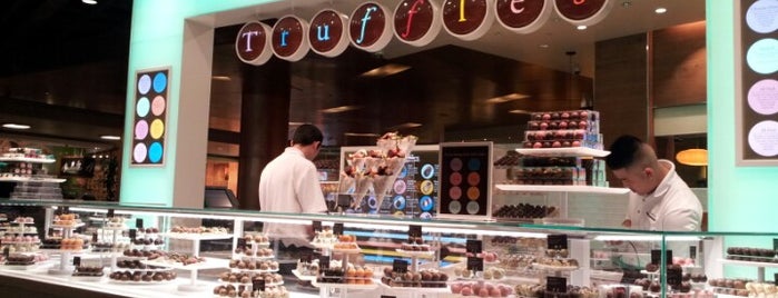 Godiva Chocolatier is one of Orte, die _ gefallen.