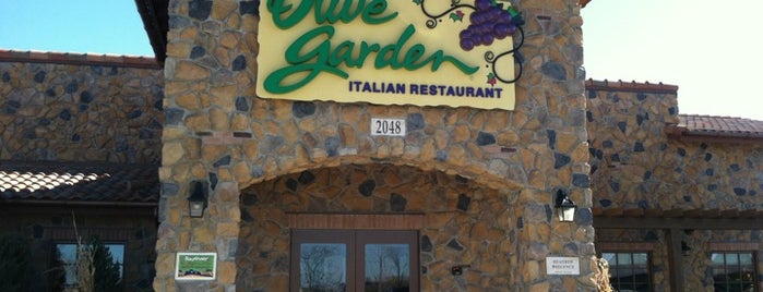 Olive Garden is one of Cafes.