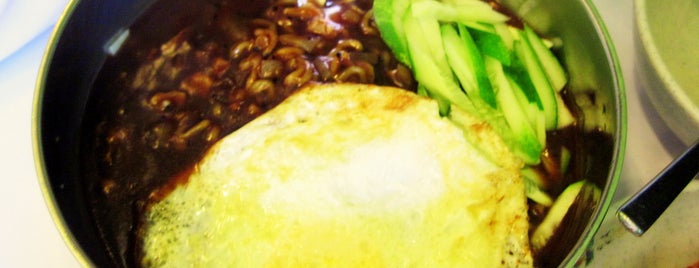 Mỳ Hàn Quốc is one of Hanoi food lover.