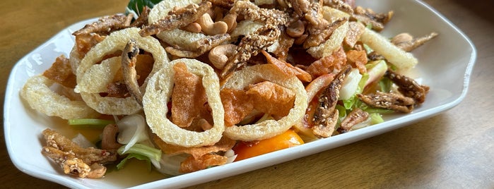 Krua Ruan Chao Praya is one of All-time favorites in Thailand.