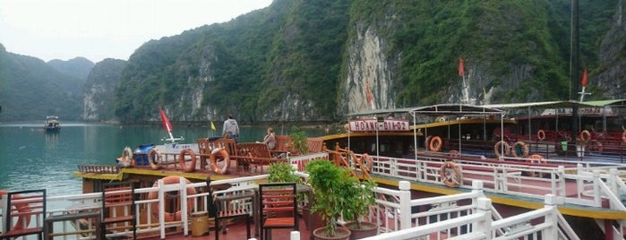 Hang-Luon Cave Kayak Station is one of Lugares favoritos de Phat.