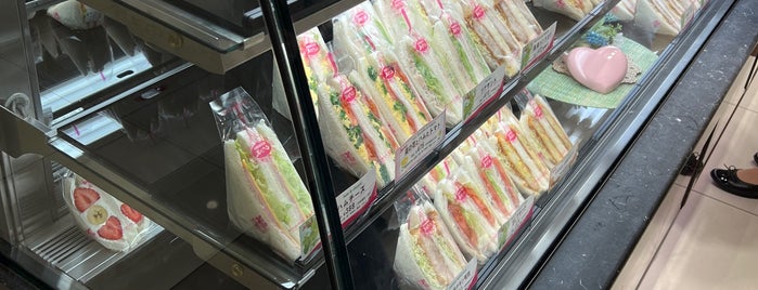 Sandwich House Marchen is one of いちごと生クリーム.