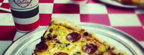 Carmine's Pizzeria is one of Jacobさんのお気に入りスポット.