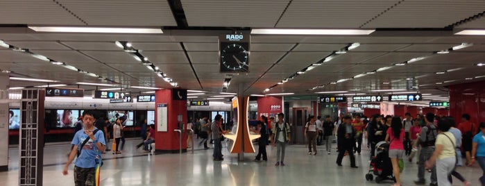 MTR 센트럴(중완)역 is one of Shank 님이 좋아한 장소.