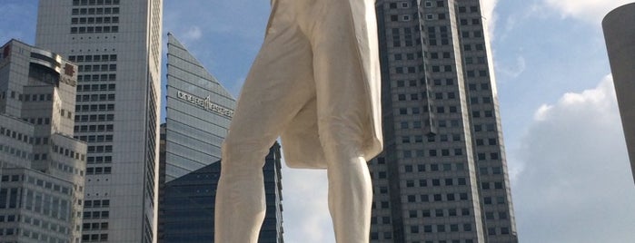 Sir Stamford Raffles Statue (Raffles' Landing Site) is one of Singapore.