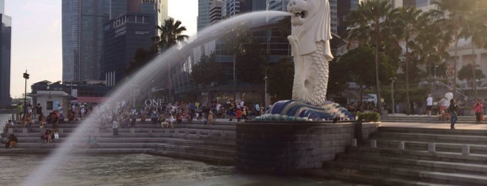 The Merlion is one of Singapura.