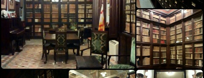 Biblioteca Arús is one of Posti che sono piaciuti a Derya.