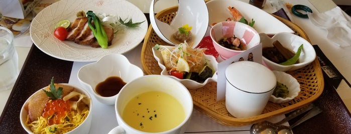 黒酢本舗 桷志田 黒酢レストラン is one of Lieux qui ont plu à Takafumi.