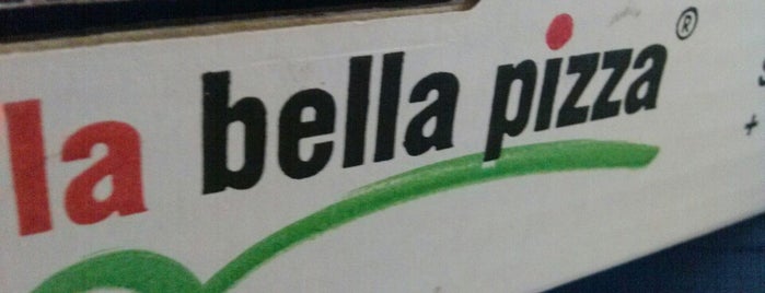 La Bella Pizza is one of Lieux qui ont plu à Raúl.