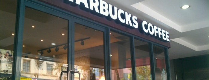 Starbucks is one of Fernanda : понравившиеся места.