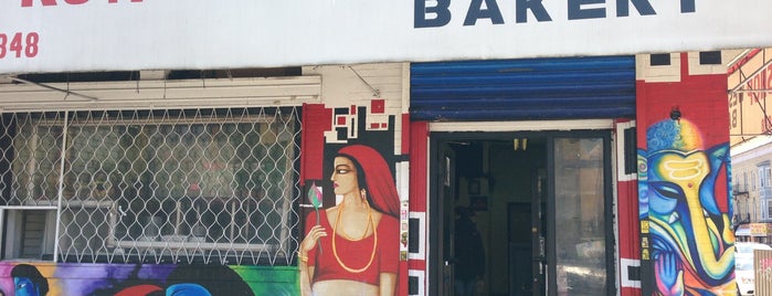 Nio's Trinidad Roti Shop is one of สถานที่ที่บันทึกไว้ของ Kimmie.