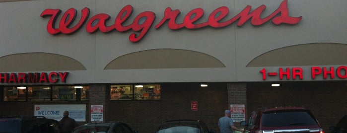 Walgreens is one of Tempat yang Disukai Philip A..
