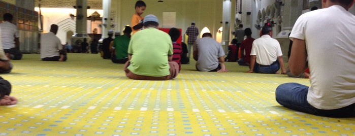 Masjid Al-Muktafi Billah Shah (Masjid Ladang) is one of A local’s guide: 48 hours in Malaysia.