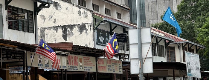 Haji Tapah Nasi Kandar (Melawati Foodcourt) is one of Makan @ KL #1.