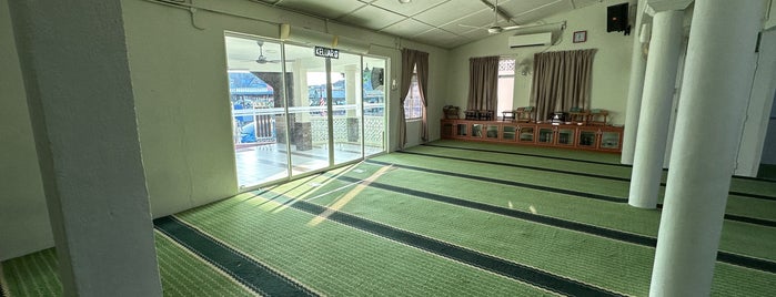 Masjid Al-Makmur Indera Mahkota 2 is one of Masjid & Surau, MY #1.