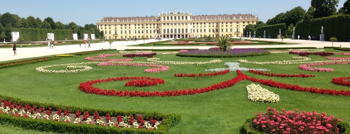 Schönbrunn Palace is one of Wien.