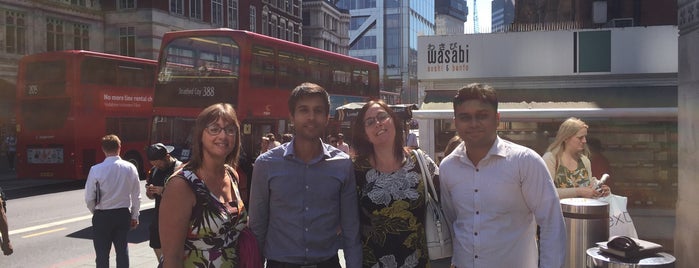 Liverpool Street Station Bus Stop K is one of สถานที่ที่ Lizzie ถูกใจ.