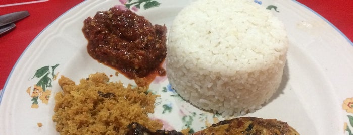 Ayam Presto Ronggo is one of Must-visit Food in Pekanbaru.