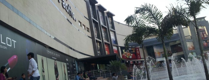 Pacific Mall is one of Orte, die Nataly gefallen.