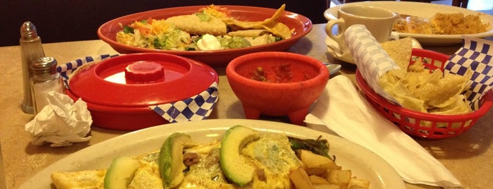 Molcas Mexican Restaurant is one of Tempat yang Disimpan Grant.
