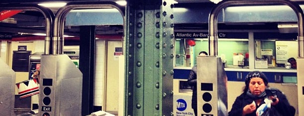 MTA Subway - Atlantic Ave/Barclays Center (B/D/N/Q/R/2/3/4/5) is one of Posti che sono piaciuti a Jason.