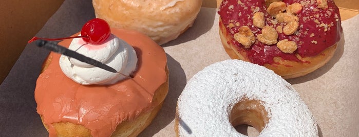Doe Donuts is one of Cusp25 : понравившиеся места.