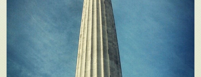 The Monument is one of Londres / London.