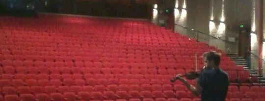 Townsville Civic Theatre is one of Orte, die Mary gefallen.