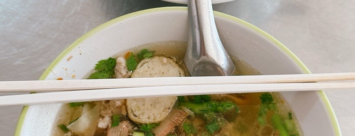 นำจิตต์ ก๋วยเตี๋ยวหมูหน่อไม้ฝรั่ง is one of ก๋วยเตี๋ยว.