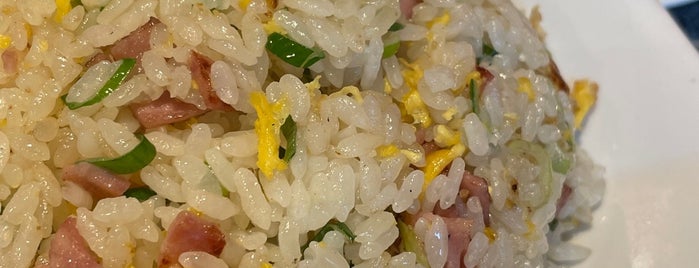天鴻餃子房 is one of Chinese food.