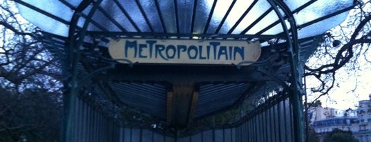 Porte Dauphine is one of paris, la prochaine fois (1/2).