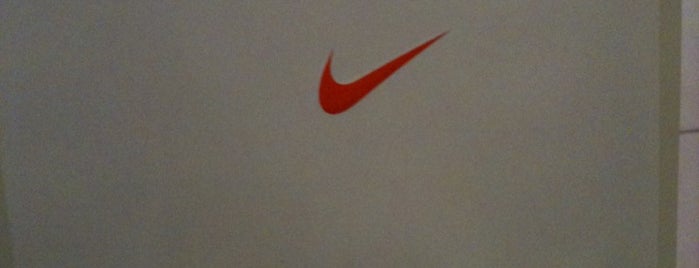 Nike is one of Lieux qui ont plu à Rocio.