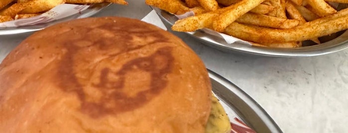 D’jon Burger is one of Hammmburger & Sosisli & Sandviç & Tavuk 🍔🌭🥪🍗🍟.