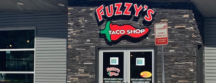 Fuzzy's Taco Shop is one of Lugares favoritos de Lizzie.