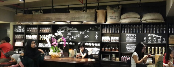 Starbucks is one of Sさんの保存済みスポット.