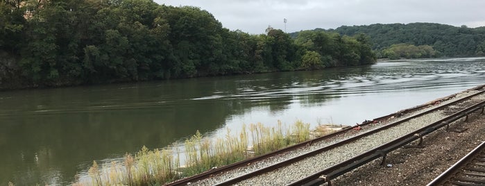 Metro North - Marble Hill Train Station is one of สถานที่ที่ Gajtana ถูกใจ.