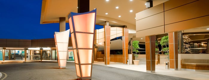 Hilton Trinidad & Conference Centre is one of สถานที่ที่บันทึกไว้ของ Sean.
