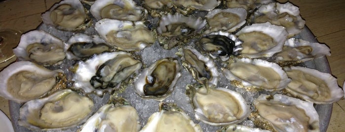Mermaid Oyster Bar is one of Places to get oysters.