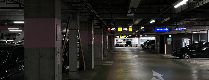 羽田空港第4駐車場 (P4) is one of 駐車場.
