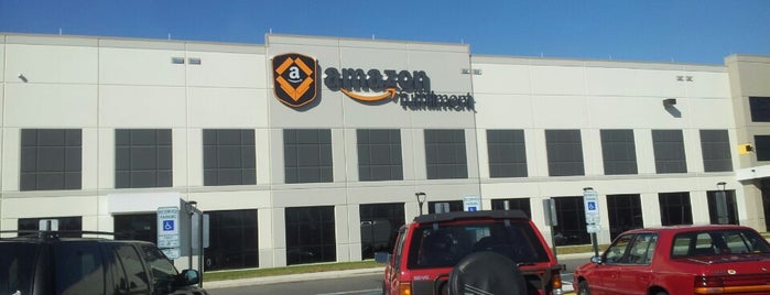 Amazon Fulfillment Center RIC1 is one of สถานที่ที่ Patrick ถูกใจ.