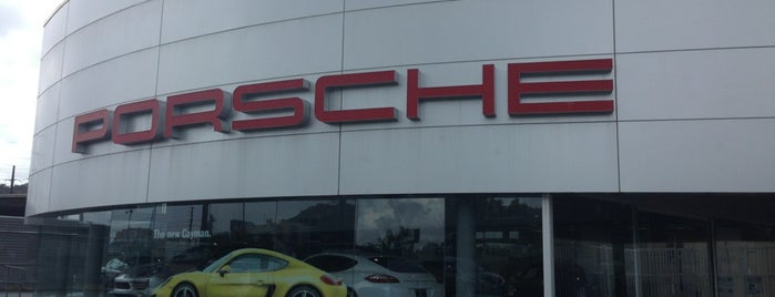 Porsche is one of Lieux qui ont plu à Cristina.