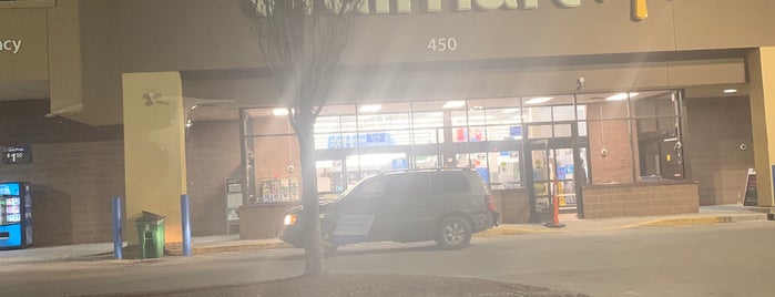 Walmart is one of Tempat yang Disukai Dawn.
