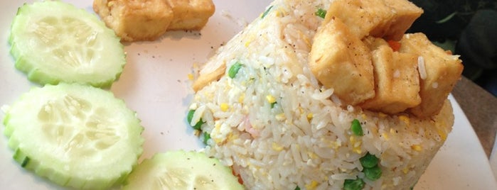 Ginger Thai Cuisine is one of Posti che sono piaciuti a Jeiran.