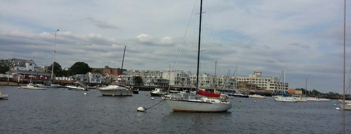 Port Sheepshead Marina is one of Lizzie’s Liked Places.