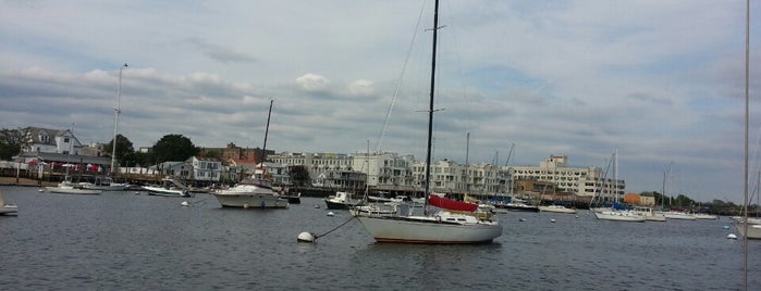 Port Sheepshead Marina is one of Orte, die Lizzie gefallen.